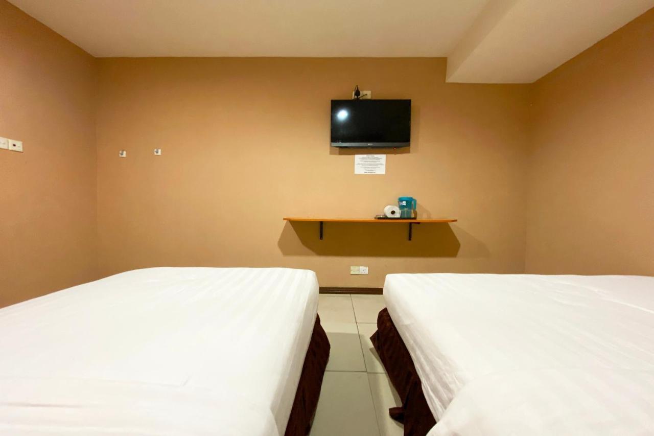 Oyo 90108 Hotel Kaya Kota Kinabalu Extérieur photo